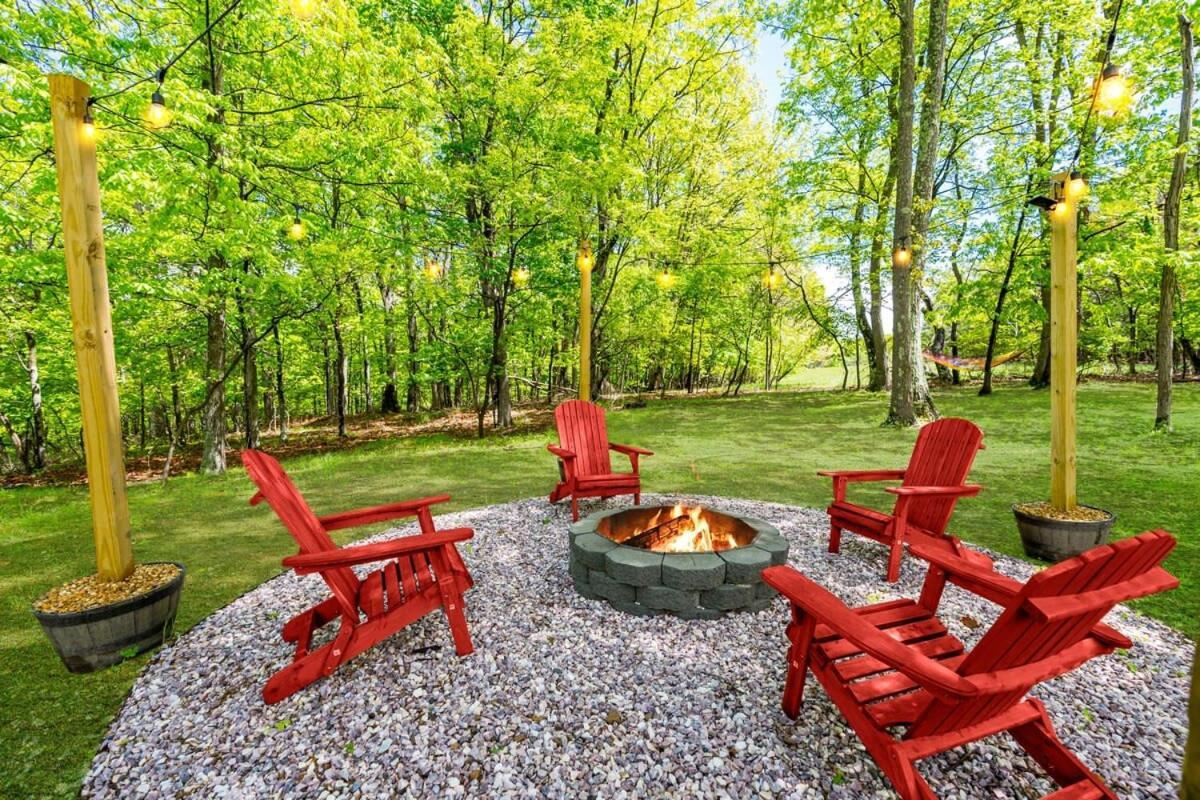 Modernized Log W Hot Tub Fire Pit & Views *
