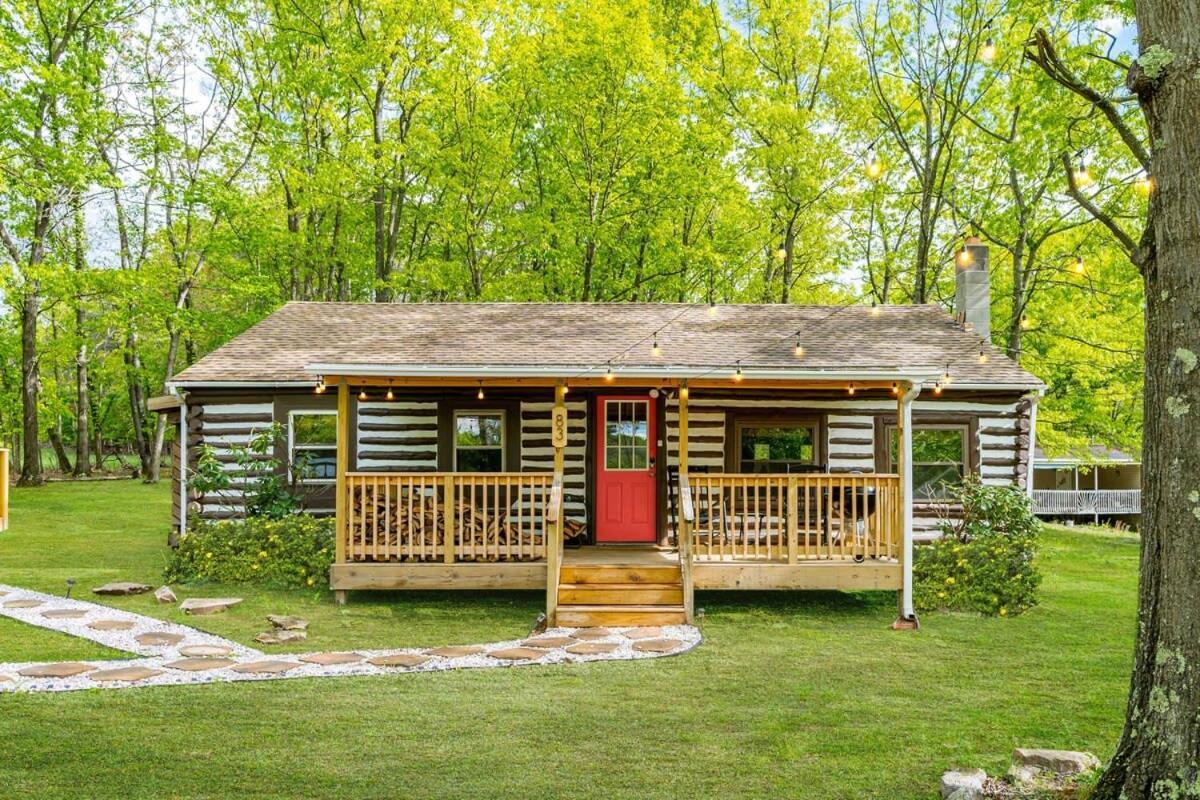 Chalet Modernized Log W Hot Tub Fire Pit & Views