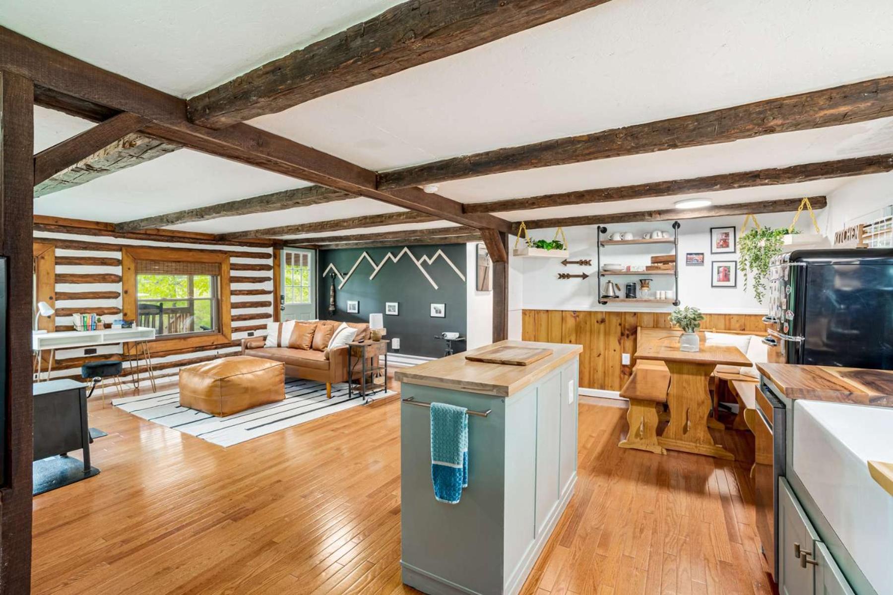 Chalet Modernized Log W Hot Tub Fire Pit & Views *