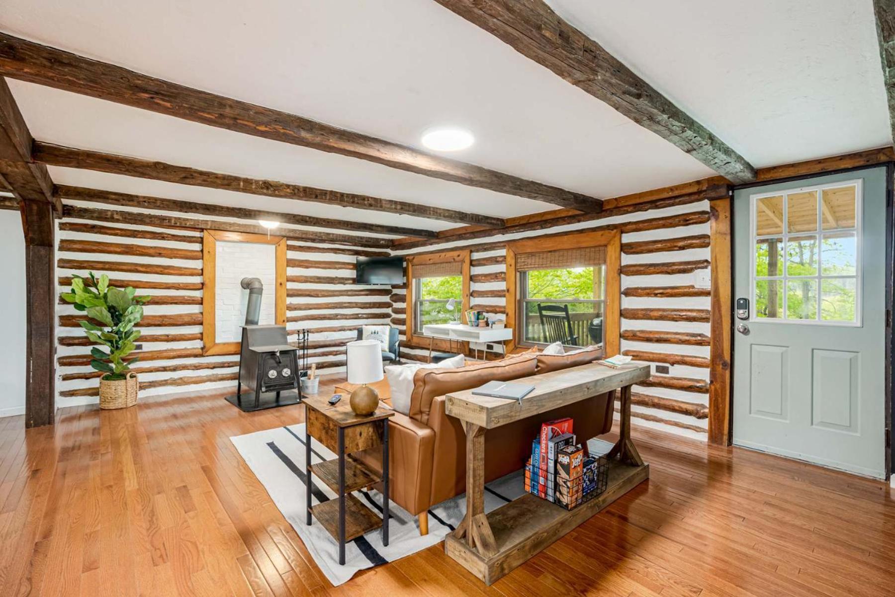 Modernized Log W Hot Tub Fire Pit & Views Chalet
