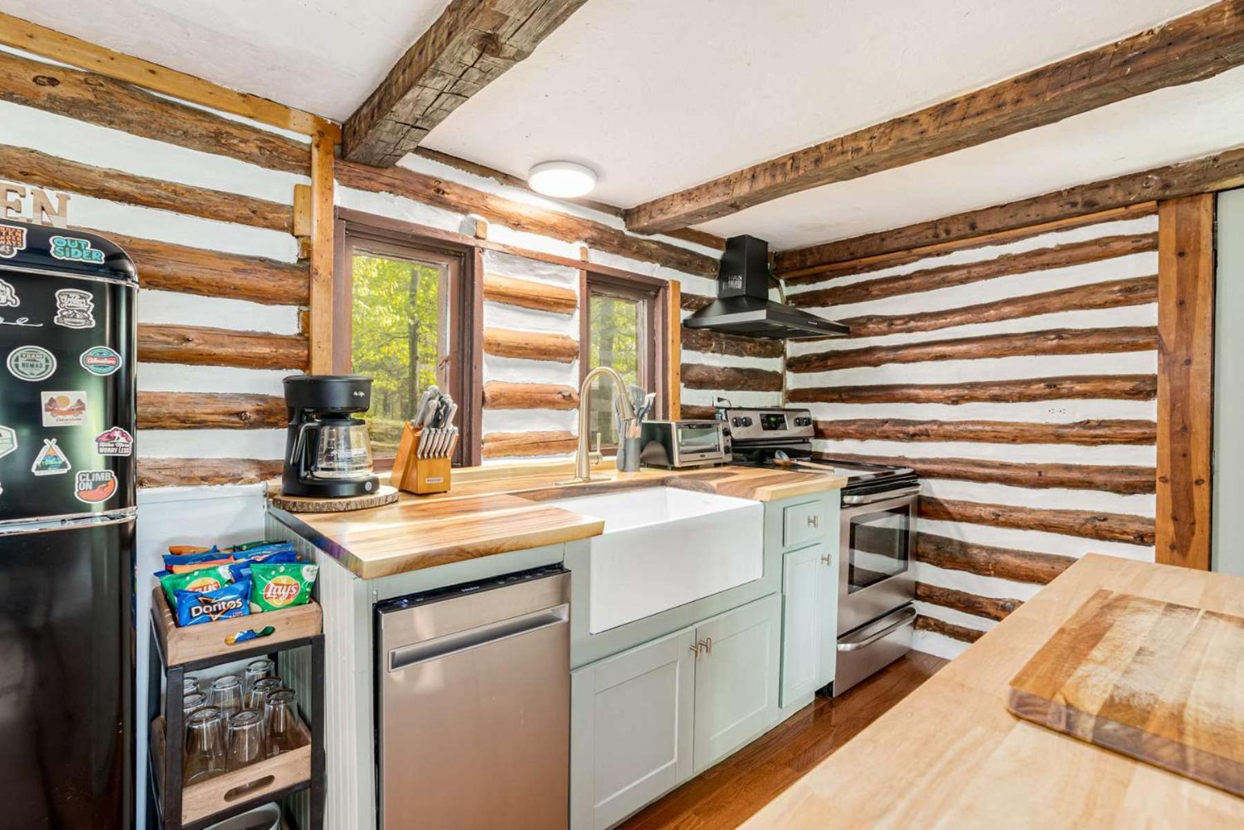 Chalet Modernized Log W Hot Tub Fire Pit & Views Berkeley Springs